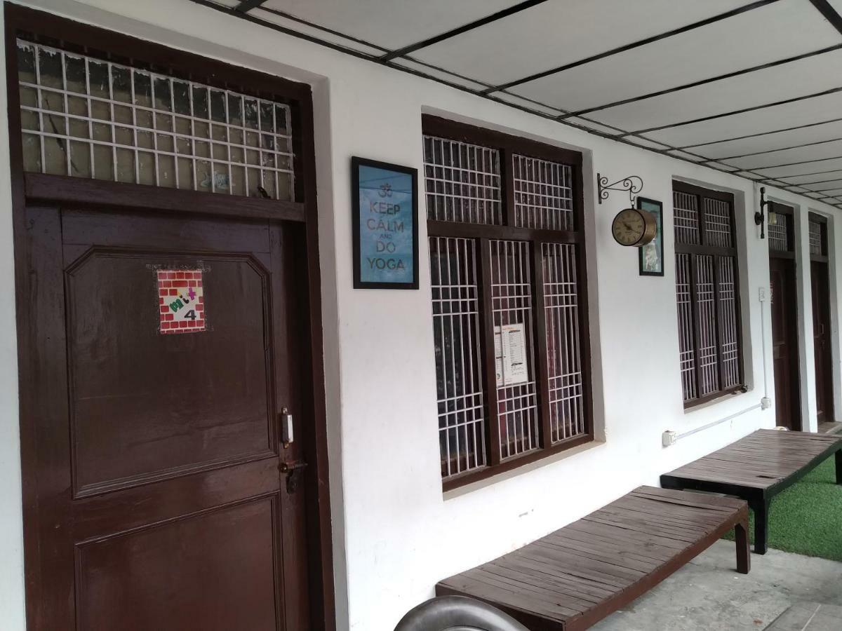 Mochila Youth Hostel Mcleod Ganj Dharamshala Exterior photo